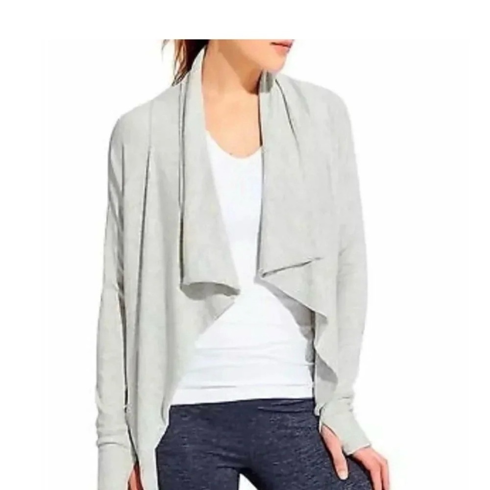 ATHLETA Studio Wrap Magnetic Cardigan Light
Heather Silver Gray size Medium